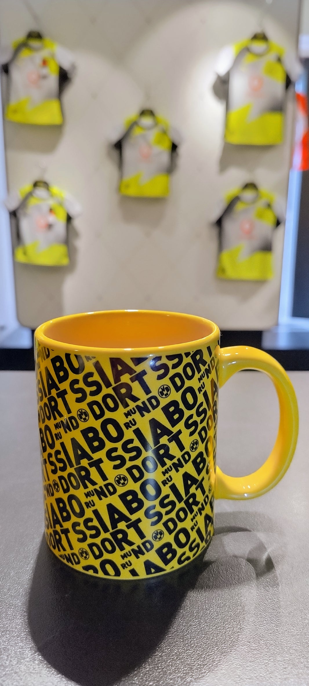 BVB Tasse mit Schriftzügen