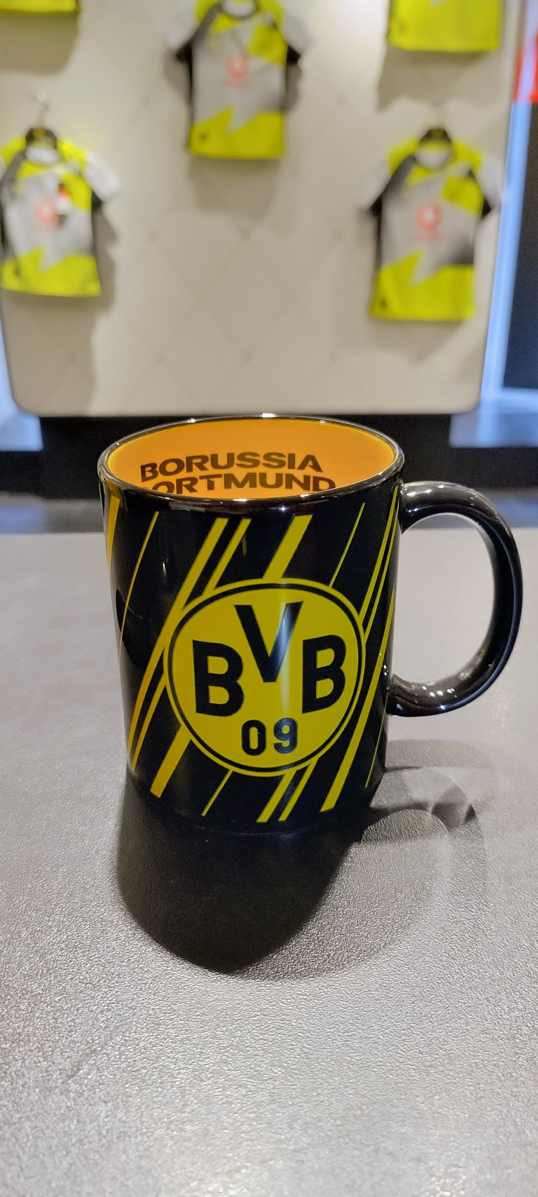 BVB Tasse Streifen