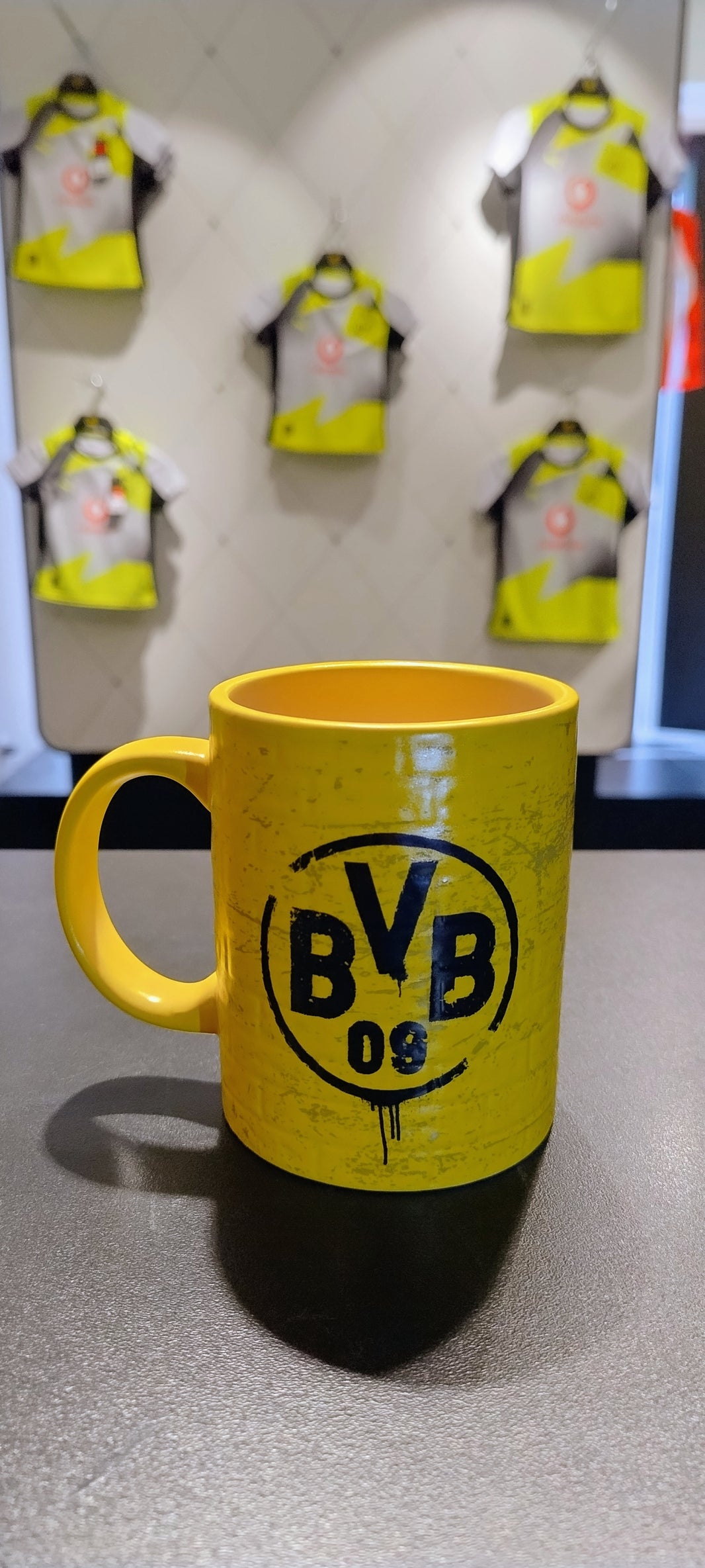 BVB-Tasse Gelbe Wand